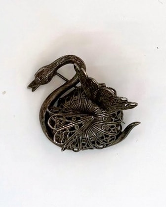 Vintage Style Silver-Tone Swan Brooch Pin